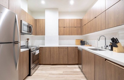 Koreatown Apartment | Cozy K-Town 1BR w/Balcony (ID109)