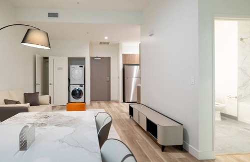 Koreatown Apartment | Cozy K-Town 1BR w/Balcony (ID109)