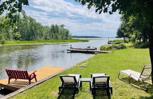 Kirkfield Cottage | Cozy Kawartha Cottage right on the water