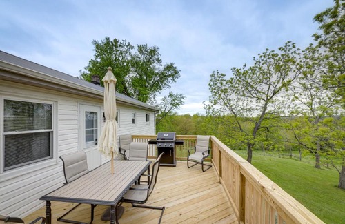 Jonesville House | Cozy Kentucky Retreat - Deck, Near Ark Encounter!