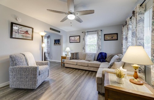 Jonesville House | Cozy Kentucky Retreat - Deck, Near Ark Encounter!