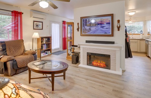 Ketchikan House | Cozy Ketchikan Home, Walk to Town & Trailhead!