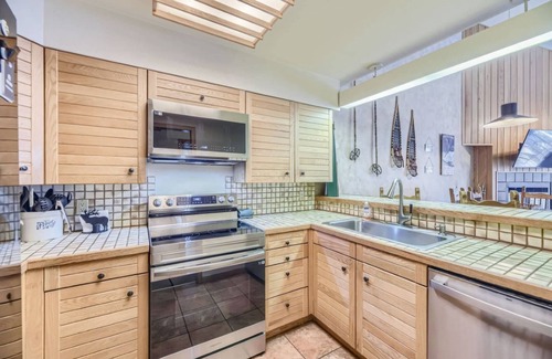 Mountain House Condo | Cozy Keystone Condo, Walk to Lifts, Mountain Views, Fireplace, Pool & Hot Tub, Near Shops & Dining!