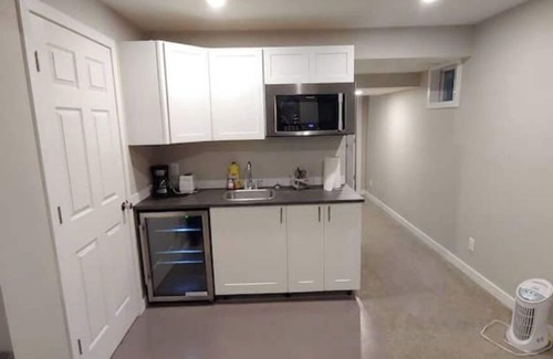 Richmond Apartment | Cozy king and queen apartment near inner Calgary