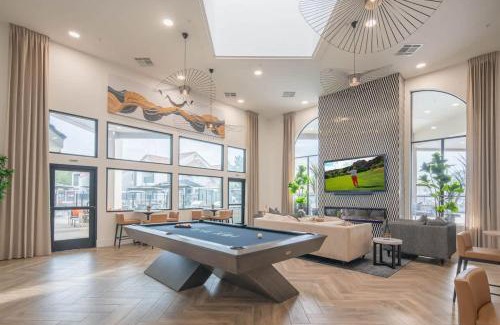 North Scottsdale Apartment | Cozy King Bed Golf Pickleball Pool Hot Tub Parking