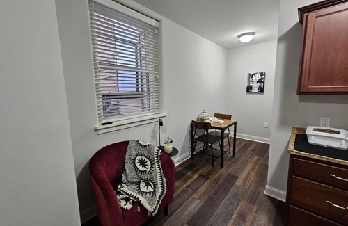 Champaign Apartment | Cozy King Bed Stay at the Historic Inman - 201