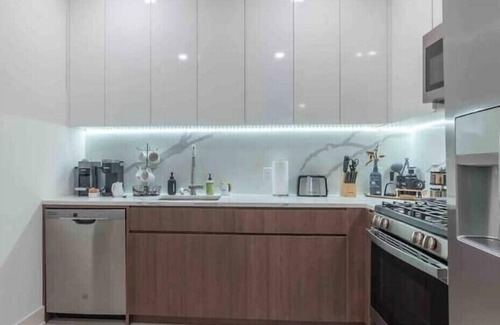 Central Business District Apartment | Cozy King Bed Studio! Free Parking, Ame Dream Mall/EWR Airpt[Minutes to NYC]