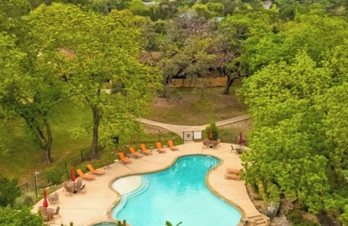 Medina Cabin | Cozy King Cabin #20: Tx Hill Country Resort/w Pool
