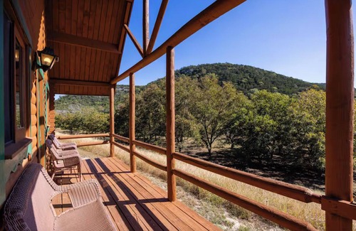 Medina Cabin | Cozy King Cabin #20: Tx Hill Country Resort/w Pool