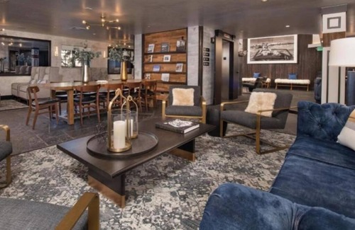 Vail Hotel | Cozy King Room at Gravity Haus in the heart of Vail Village - walk to ski lifts!