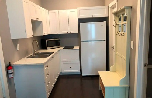 Sarnia Apartment | Cozy King Suite in the Heart of Sarnia