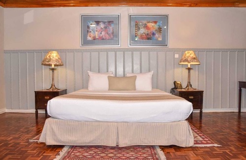 Gigiri Hotel | Cozy King Suite. Walking Distance to Mall & Green Spaces