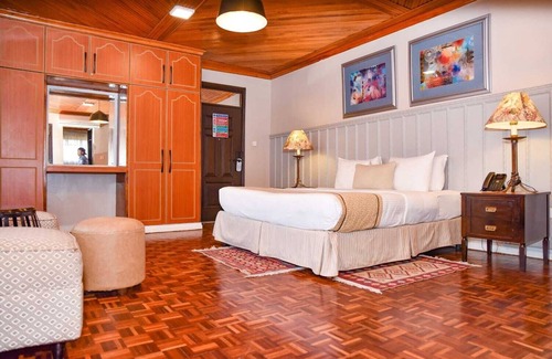 Muthaiga Hotel | Cozy King Suite. Walking Distance to Mall & Green Spaces