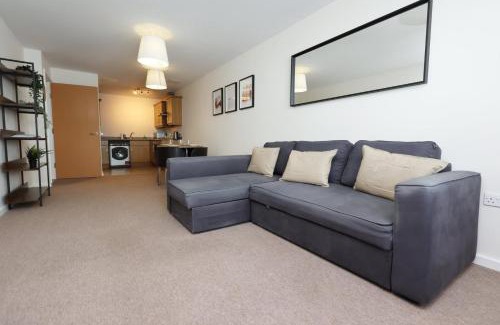 Canon's Marsh Apartment | Cozy Kingsize Stay in City Centre!