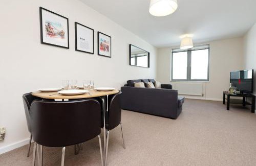 Canon's Marsh Apartment | Cozy Kingsize Stay in City Centre!