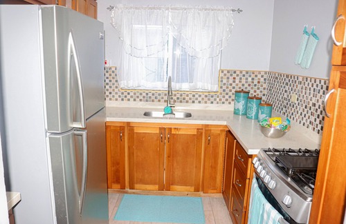 Ziadie Gardens House | ★ Cozy Kingston Getaway ★ Relaxing, Quaint & Centrally Located ★