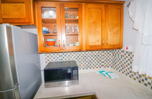 Ziadie Gardens House | ★ Cozy Kingston Getaway ★ Relaxing, Quaint & Centrally Located ★