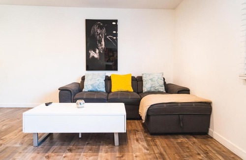 Wilshire Apartment | Cozy Koreatown 1 Bedroom Modern Furnished Free Parking