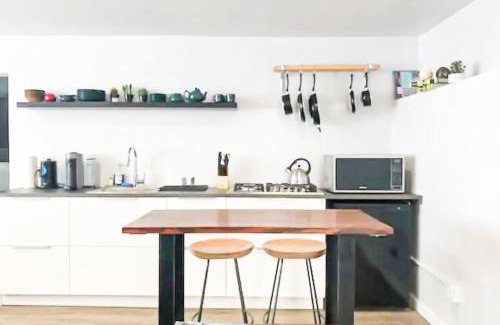 Ladera Heights House | Cozy LA Studio Steps from SoFi and LAX - SH3 - LAD
