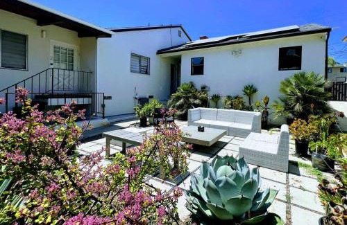 Ladera Heights House | Cozy LA Studio Steps from SoFi and LAX - SH3 - LAD
