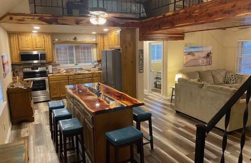 Kingston Cabin | Cozy Lake Cabin located by the sandiest beach on Lake Texoma -Excellent Fishing