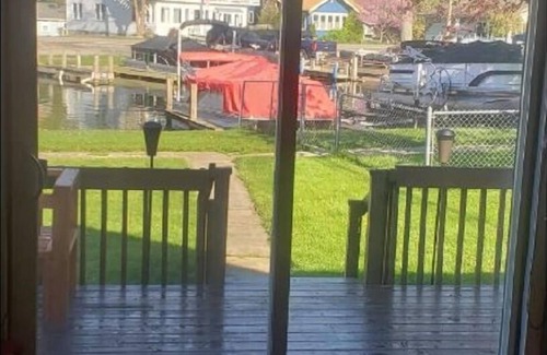 Russells Point Cottage | Cozy Lake Cottage, in the heart of Indian Lake