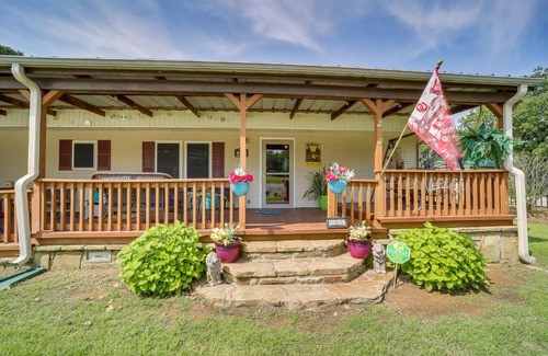 Eufaula House | Cozy Lake Eufaula Hideaway with Fire Pit and Hot Tub!