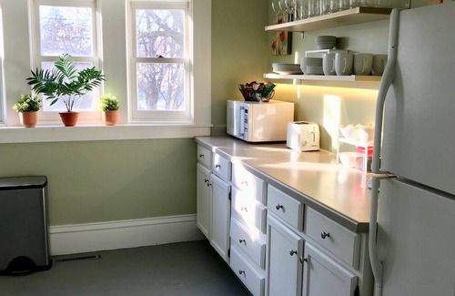 Southwest Minneapolis Apartment | Cozy Lake Harriet 2BR, great walking neighborhood yet min to downtown and MOA