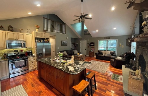 Nesquehoning House | Cozy Lake Hauto Retreat, 3 Bedroom + Loft, Close to Jim Thorpe