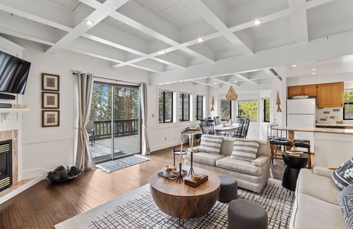 Cedar Flat House | Cozy Lake Home with Beautiful View within 1 mile of a public beach
