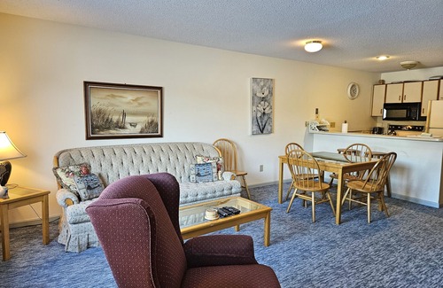 North Woodstock Condo | Cozy, lake & mountain views, AC, TV/DVD, pool/fitness club. D0045 by LRS