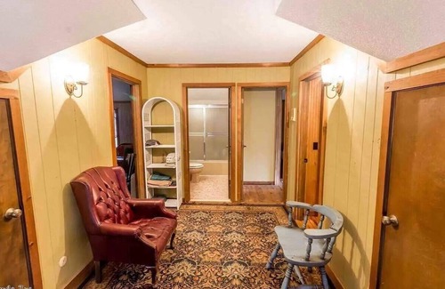 Drasco House | Cozy lake retreat at Tannenbaum Golf Club. Perfect for viewing the Eclipse!