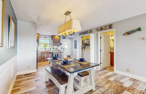 La Follette Condo | Cozy Lake-View Condo w/private washer/dryer and shared tennis court & pool