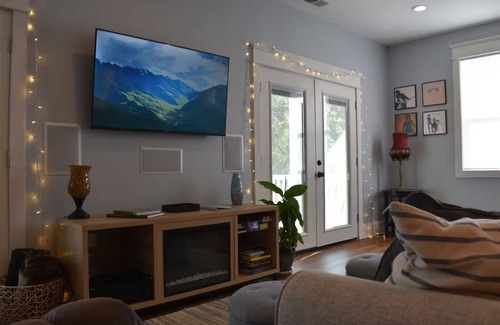 Inman Apartment | Cozy Lakefront Apartment
