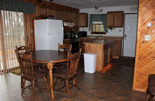 Athelstane Cabin | Cozy Lakefront Cabin-Crivitz