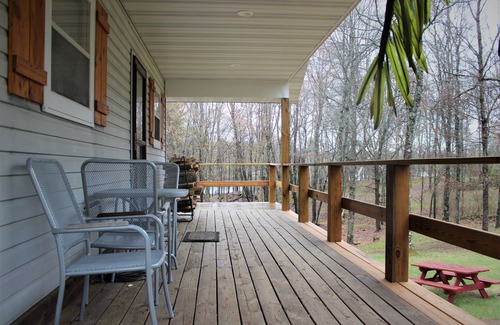 Athelstane Cabin | Cozy Lakefront Cabin-Crivitz