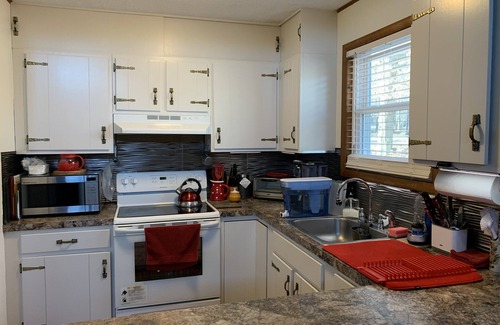 Tobyhanna House | Cozy Lakefront Chalet close to Camelback! Come enjoy the lake or the snow.