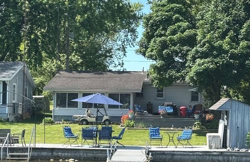 Frontier House | Cozy Lakefront Getaway with 3 kayaks, in Hillsdale County, Bird Lake Michigan.