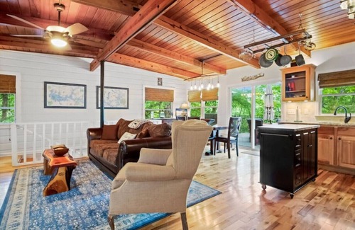 Gainesville House | Cozy Lakefront Home w/Boat Dock