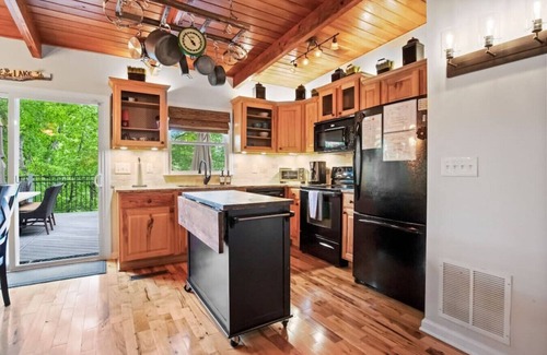 Gainesville House | Cozy Lakefront Home w/Boat Dock