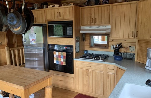 Ely Cabin | Cozy Lakefront Log Home