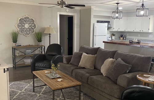 Zavalla House | Cozy Lakefront on Lake Sam Rayburn