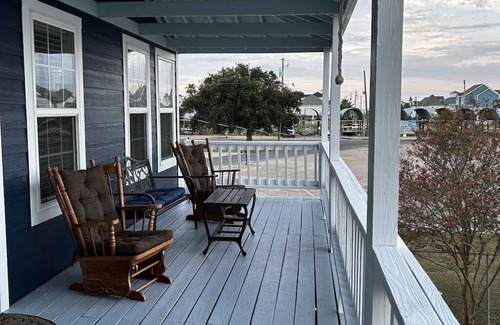 Creole House | Cozy Lakefront Property on Big Lake with Private Wharf
