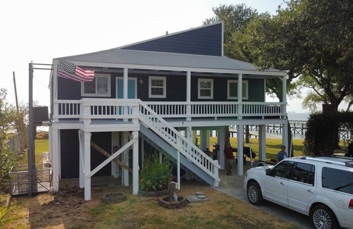 Creole House | Cozy Lakefront Property on Big Lake with Private Wharf