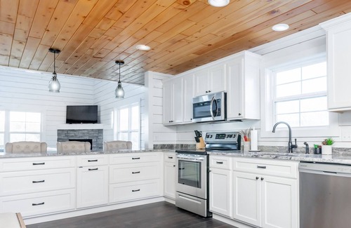 Lindseyville House | Cozy Lakefront Retreat: Your Nolin Lake Haven for all the seasons