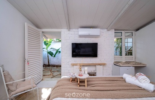 Hidrolandia House | Cozy Lakefront Suites RGB