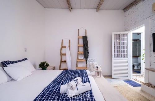 Hidrolandia House | Cozy Lakefront Suites RGB