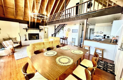 South Toledo Bend Cabin | Cozy Lakeside Cabin-South Toledo Bend -Skiers Cove- 3 bedrooms-Sleeps 8