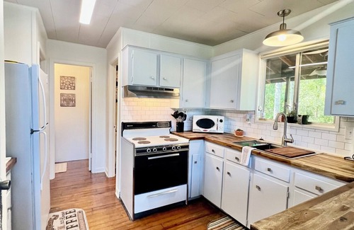 South Toledo Bend Cabin | Cozy Lakeside Cabin-South Toledo Bend -Skiers Cove- 3 bedrooms-Sleeps 8