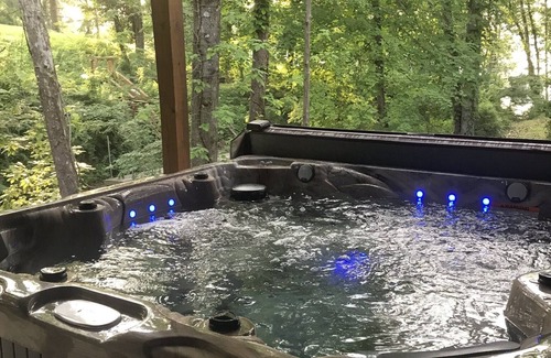 Unionville House | Cozy Lakeside Cabin with Hot tub near Bloomington and Brown County